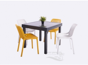 שולחן 90 90 זכוכית אפור ו4 כסא רשת צבעוני 2
